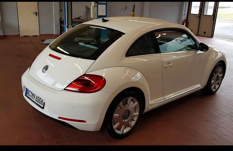 Gebraucht VW Beetle Design 105 PS (77 kW) 2012 Weiß Kleinwagen