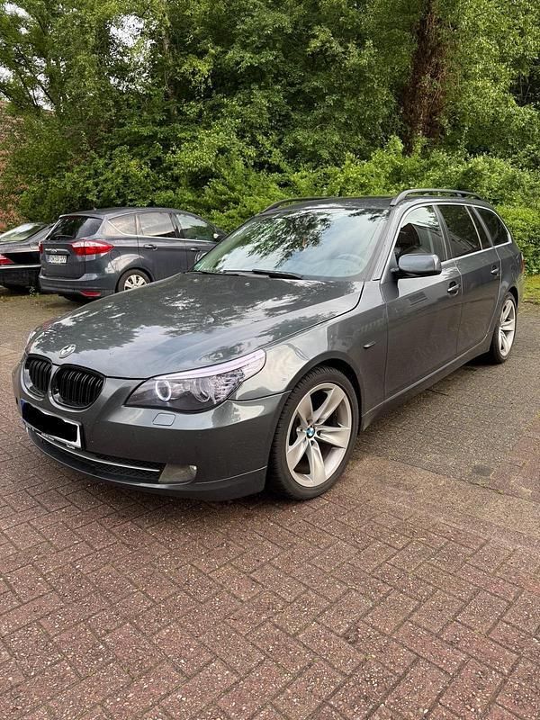 Grau Gebraucht 2009 BMW 530 Kombi | 4.200 € (Guter Preis) - Bild 1/4