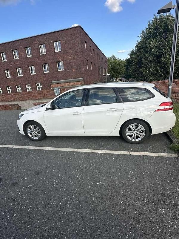 Gebraucht Peugeot 308 SW Active 131 PS (96 kW) 2018 Weiß Kombi