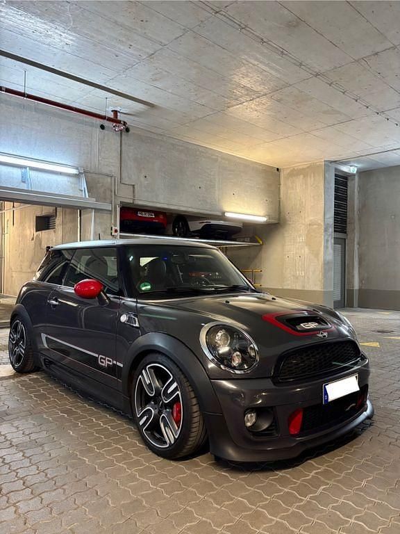 Grau Gebraucht 2013 Mini John Cooper Works Kleinwagen | 18.499 € (Fairer Preis) - Bild 1/4