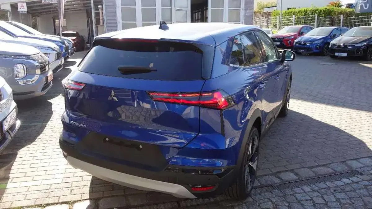 Neu Mitsubishi Grandis Diamant Edition 141 PS (103 kW) 2026 Blau SUV