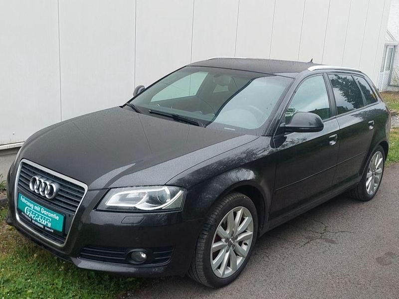 Grau Gebraucht 2010 Audi A3 Sport Limousine | 5.499 € (Etwas zu teuer) - Bild 1/4