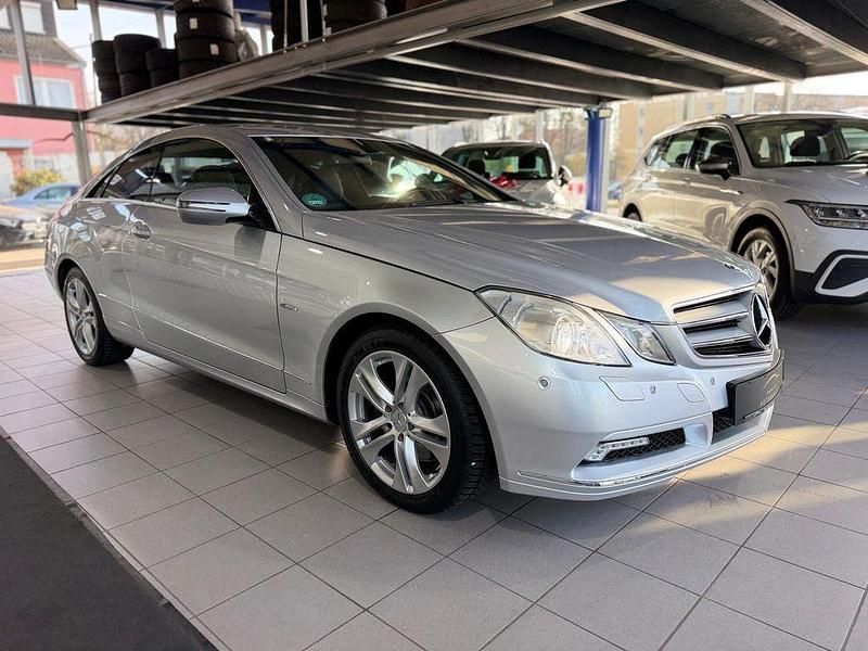 Gebraucht Mercedes E350 Avantgarde 231 PS (169 kW) 2010 Silber Coupé