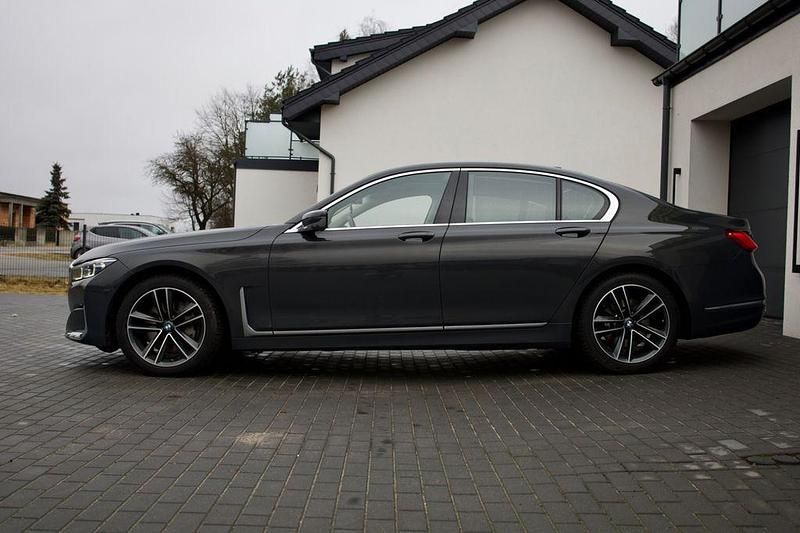 Gebraucht BMW 750 400 PS (294 kW) 2019 Grau Limousine