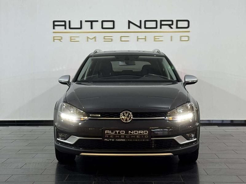 Gebraucht VW Golf Alltrack 184 PS (135 kW) 2020 Uranograu Kombi