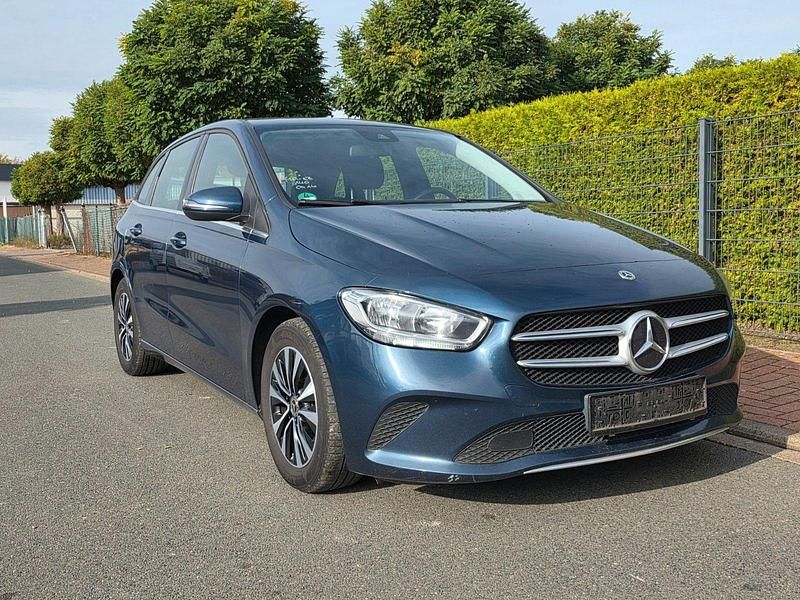 Blau Gebraucht 2021 Mercedes B180 Van / Kleinbus | 12.900 € (Etwas zu teuer) - Bild 1/4