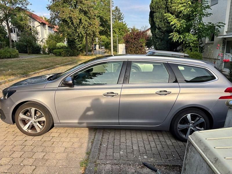 Grau Gebraucht 2019 Peugeot 308 Allure Kombi | 12.500 € (Fairer Preis) - Bild 1/4