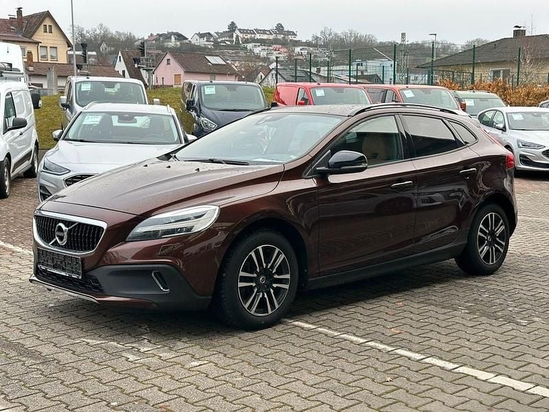 Gebraucht Volvo V40 CC Momentum 150 PS (110 kW) 2016 Rich java (metallic) Kombi