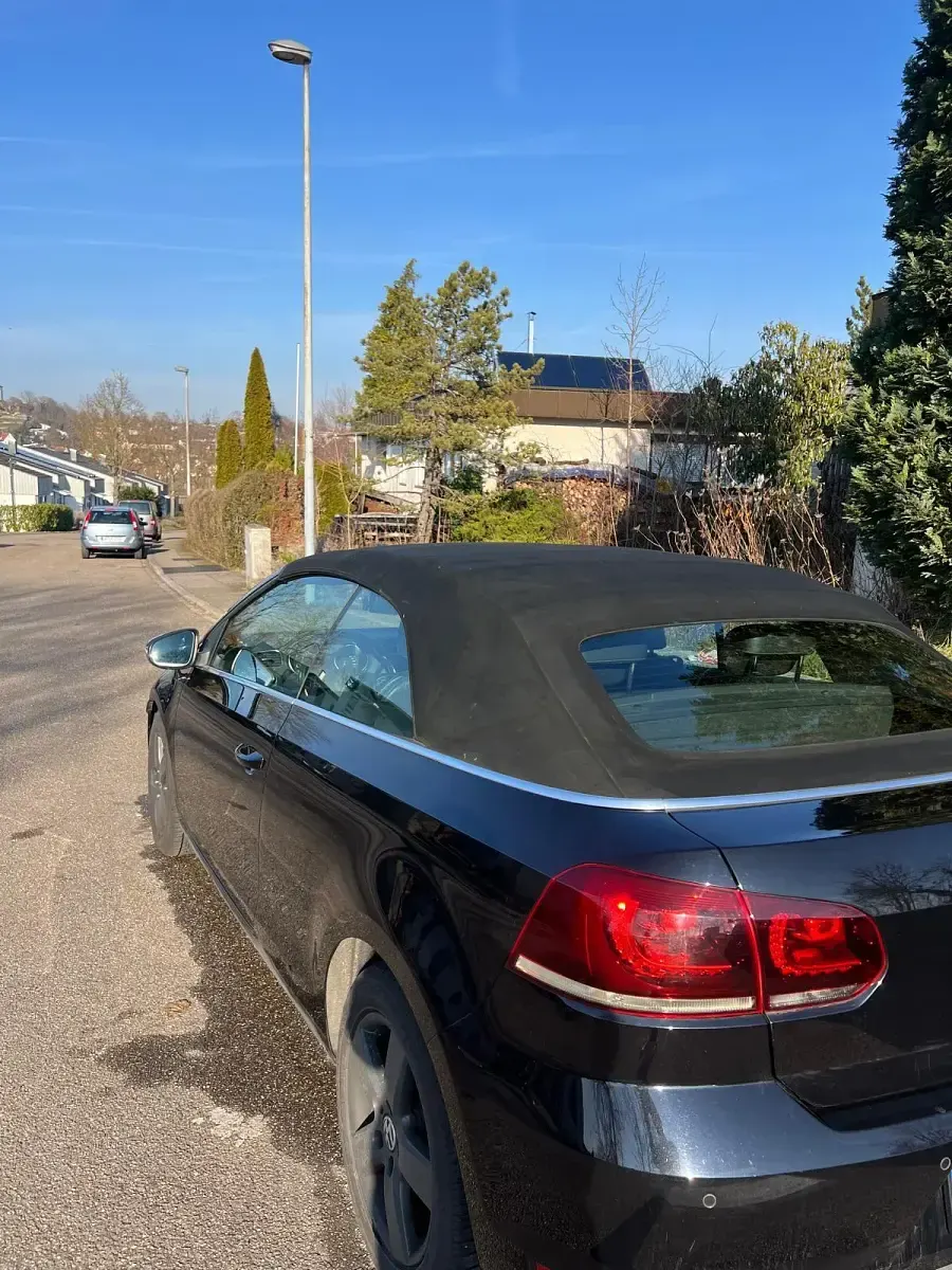 Gebraucht VW Golf Cabriolet Design 122 PS (89 kW) 2012 Schwarz Cabrio