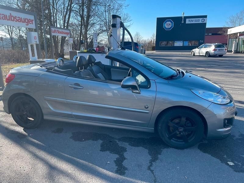 Gebraucht Peugeot 207 CC Roland Garros 156 PS (114 kW) 2010 Silber Cabrio