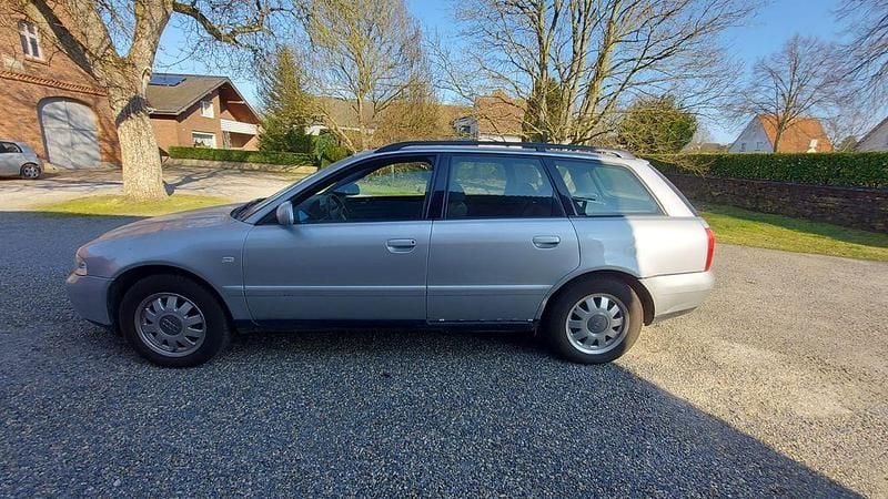 Gebraucht Audi A4 125 PS (91 kW) 2000 Silber Kombi