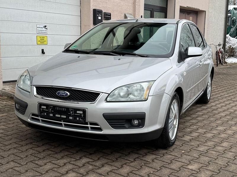 Gebraucht Ford Focus Ghia 116 PS (85 kW) 2005 Silber Limousine
