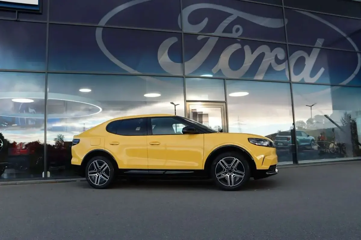 Neu Ford Capri Standard Range 139 kW (190 PS) 2026 Vivid yellow SUV