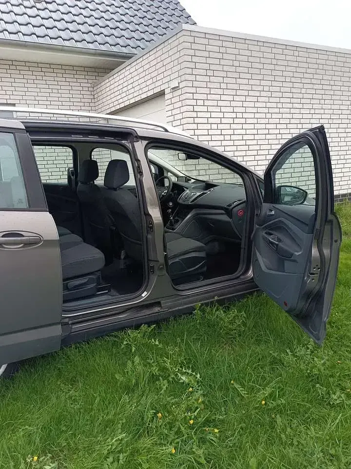 Käytetty Ford C-MAX Trend 101 HP (74 kW) 2012 Ruskea Tila-auto