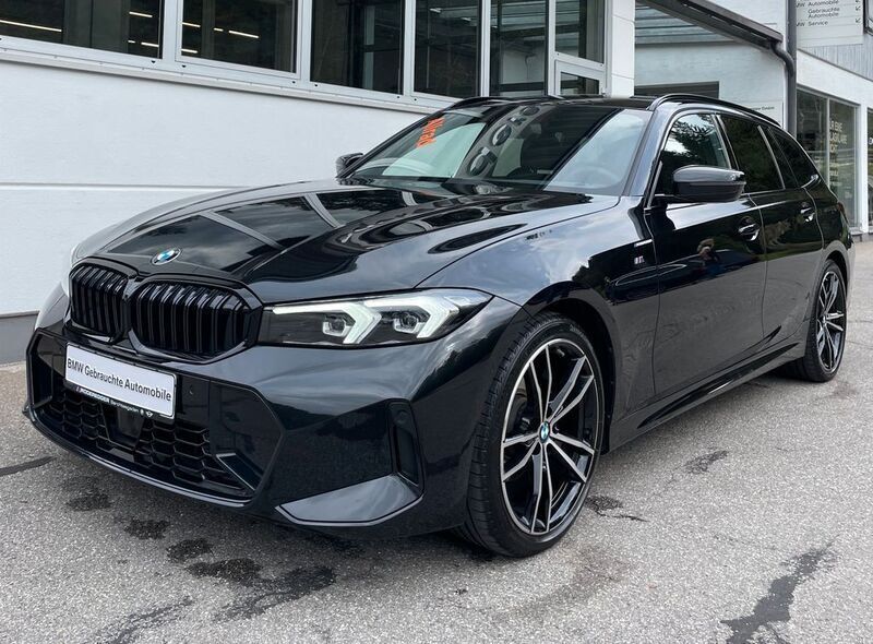 Black sapphire metallic Gebraucht 2023 BMW 320 M Sport Kombi | 43.900 € (Teuer) - Bild 1/4