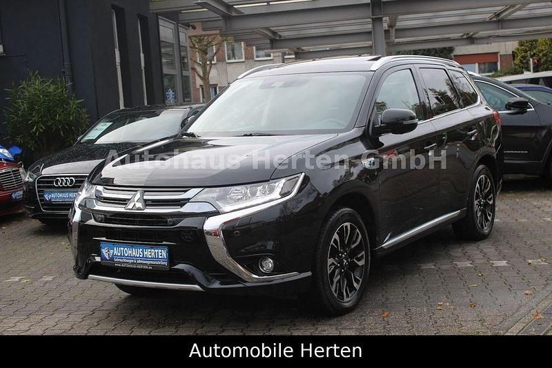 Pantherschwarz (p) Gebraucht 2017 Mitsubishi Outlander P-HEV Top SUV | 21.850 € (Etwas zu teuer) - Bild 1/4