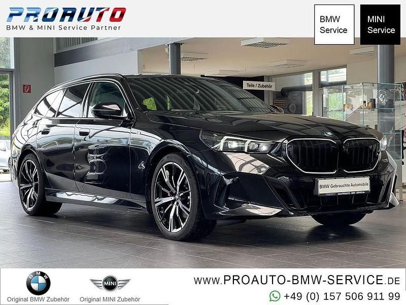 Black sapphire Gebraucht 2025 BMW 520 M Sport Kombi | 52.990 € (Superpreis) - Bild 1/4