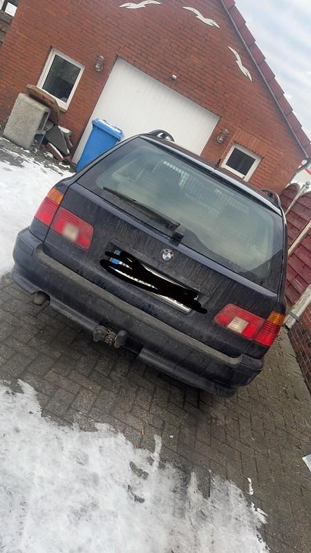 Gebraucht BMW 520 136 PS (100 kW) 2002 Blau Kombi