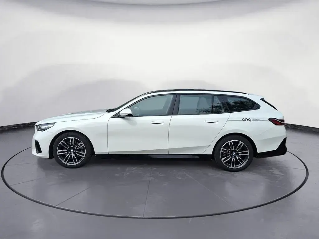 Gebraucht BMW 520 M Sport 197 PS (144 kW) 2026 Weiß Kombi
