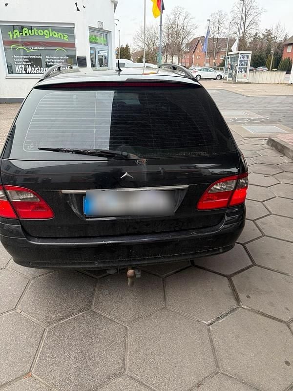 Gebraucht Mercedes E220 170 PS (125 kW) 2006 Schwarz Kombi
