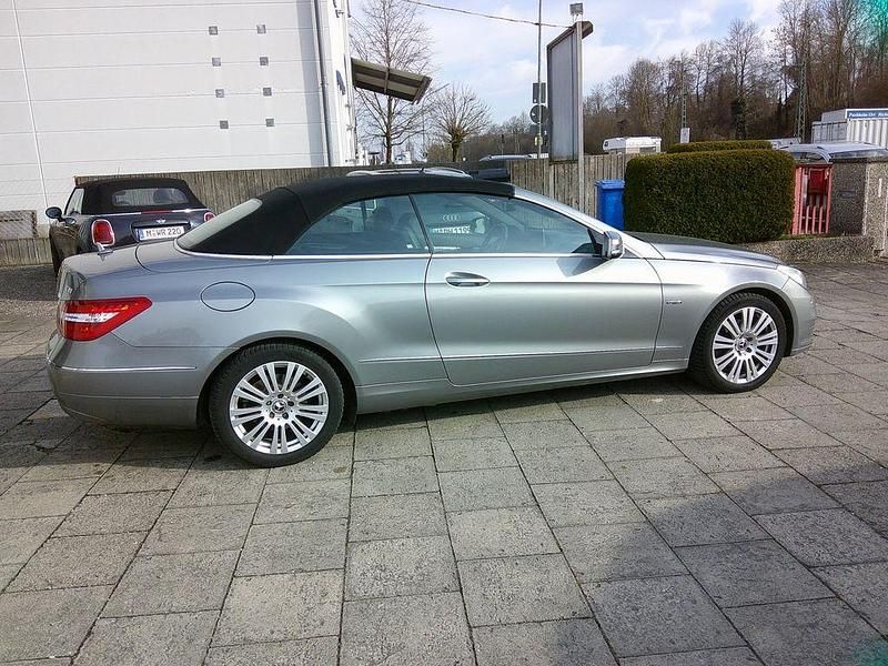 Gebraucht Mercedes E220 170 PS (125 kW) 2012 Silber Cabrio