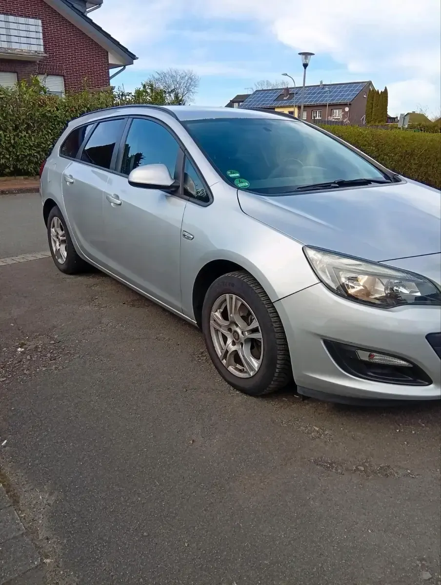 Gebraucht Opel Astra 110 PS (80 kW) 2013 Grau Kombi
