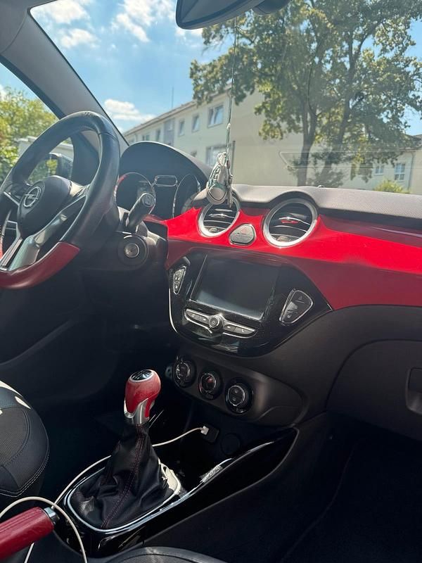 Gebraucht Opel Adam 101 PS (74 kW) 2016 Rot Kleinwagen