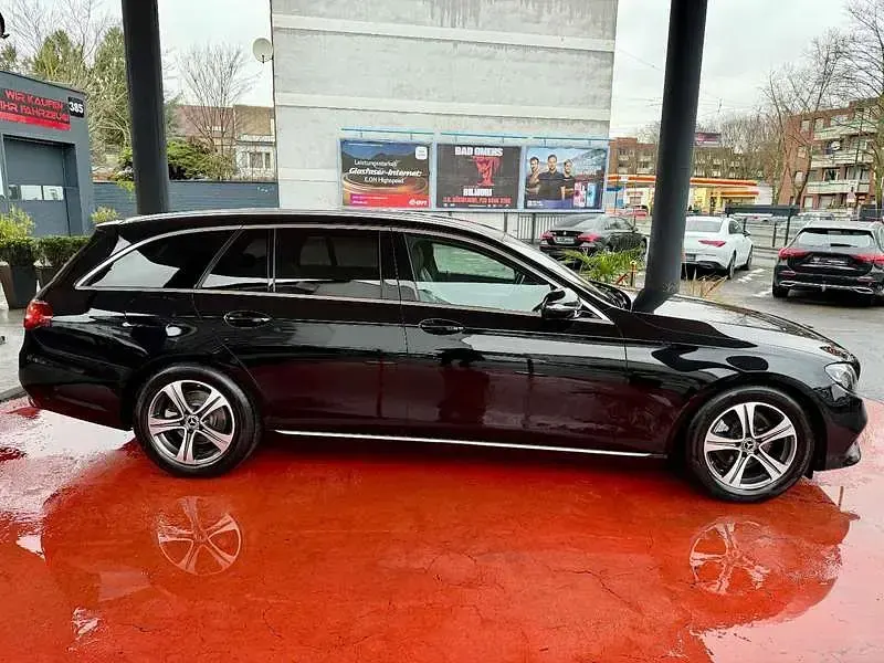 Gebraucht Mercedes E220 Avantgarde 194 PS (142 kW) 2019 Schwarz Kombi