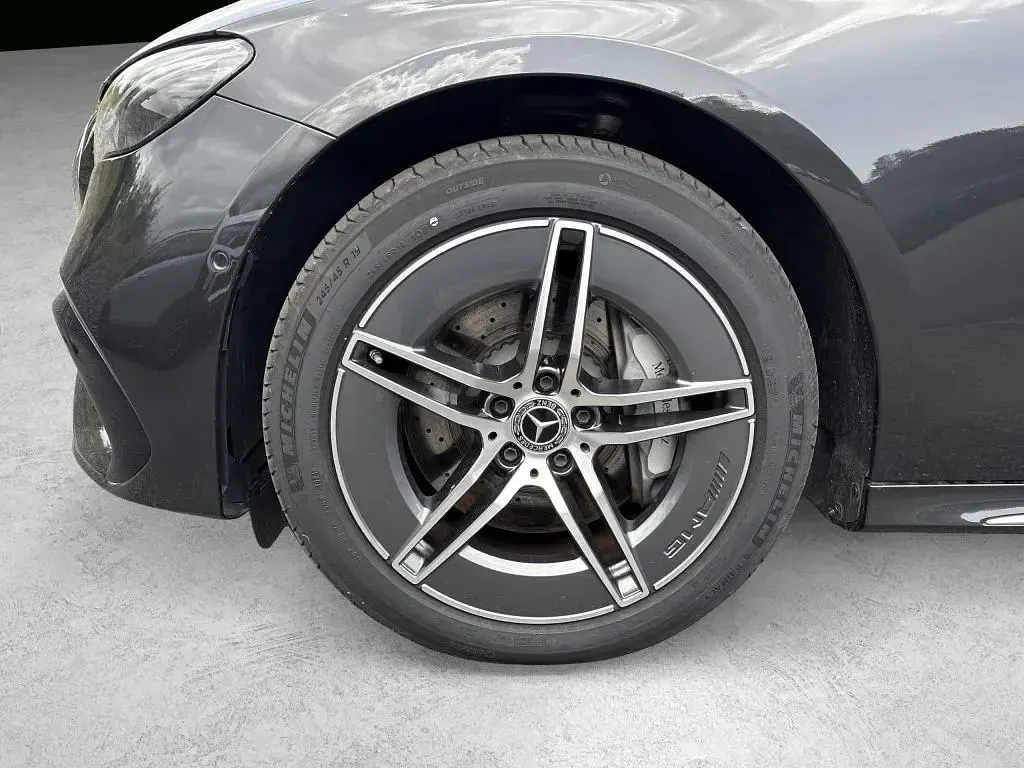 Gebraucht Mercedes E300 AMG 313 PS (230 kW) 2025 Grau Limousine