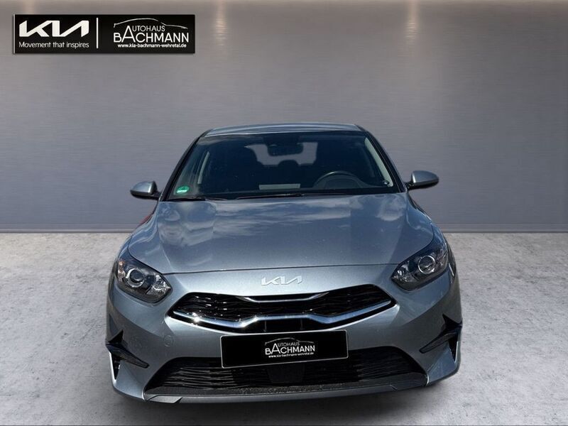 Silber Gebraucht 2023 Kia Ceed Comfort Limousine | 22.980 € (Guter Preis) - Bild 1/4