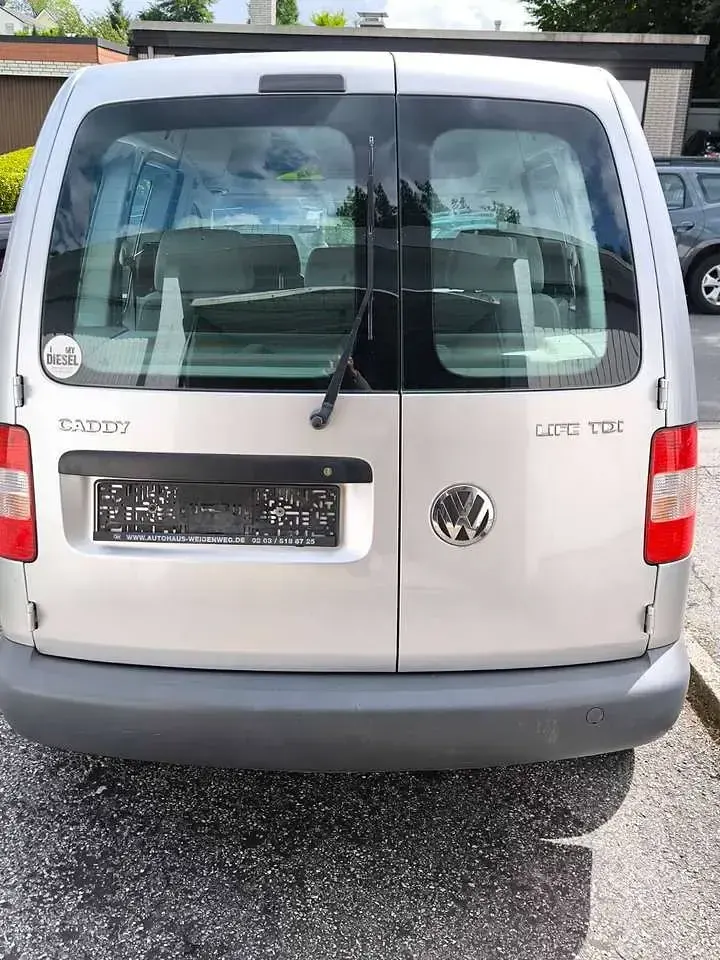 Gebraucht VW Caddy Team 105 PS (77 kW) 2010 Silber Van / Kleinbus