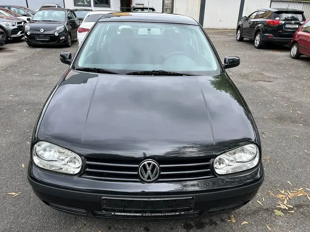 Second-hand VW Golf IV Edition 75 CP (55 kW) 2001 Negru Berlinǎ