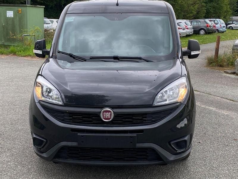 Gebraucht Fiat Doblò Basis 95 PS (69 kW) 2017 Schwarz Van / Kleinbus
