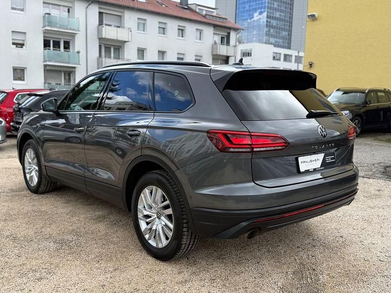 Gebraucht VW Touareg 231 PS (169 kW) 2022 Grau SUV