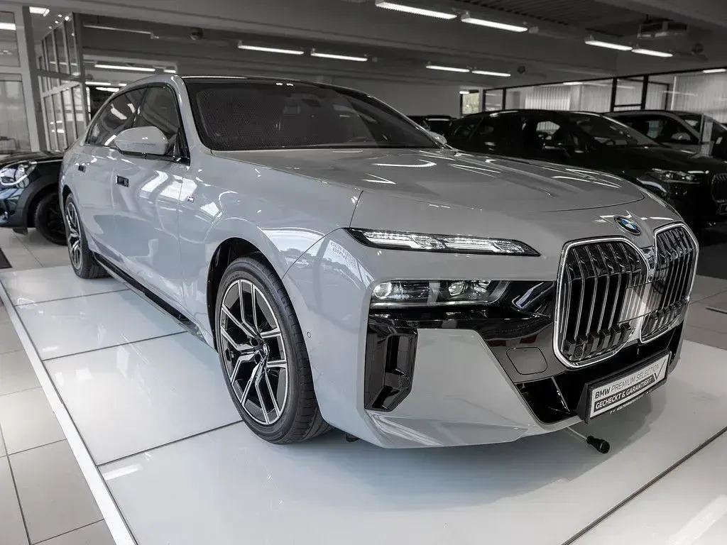 Gebraucht BMW i7 M Sport 400 kW (544 PS) 2024 Grau Limousine