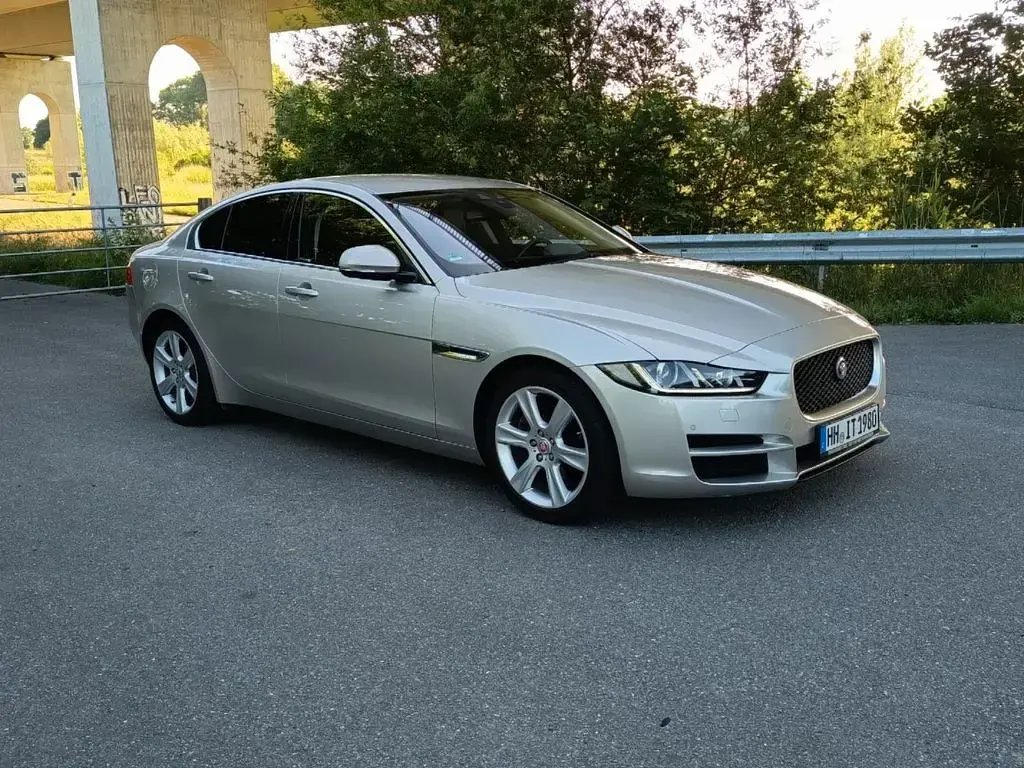 Gebraucht Jaguar XE Prestige 180 PS (132 kW) 2016 Gold Limousine