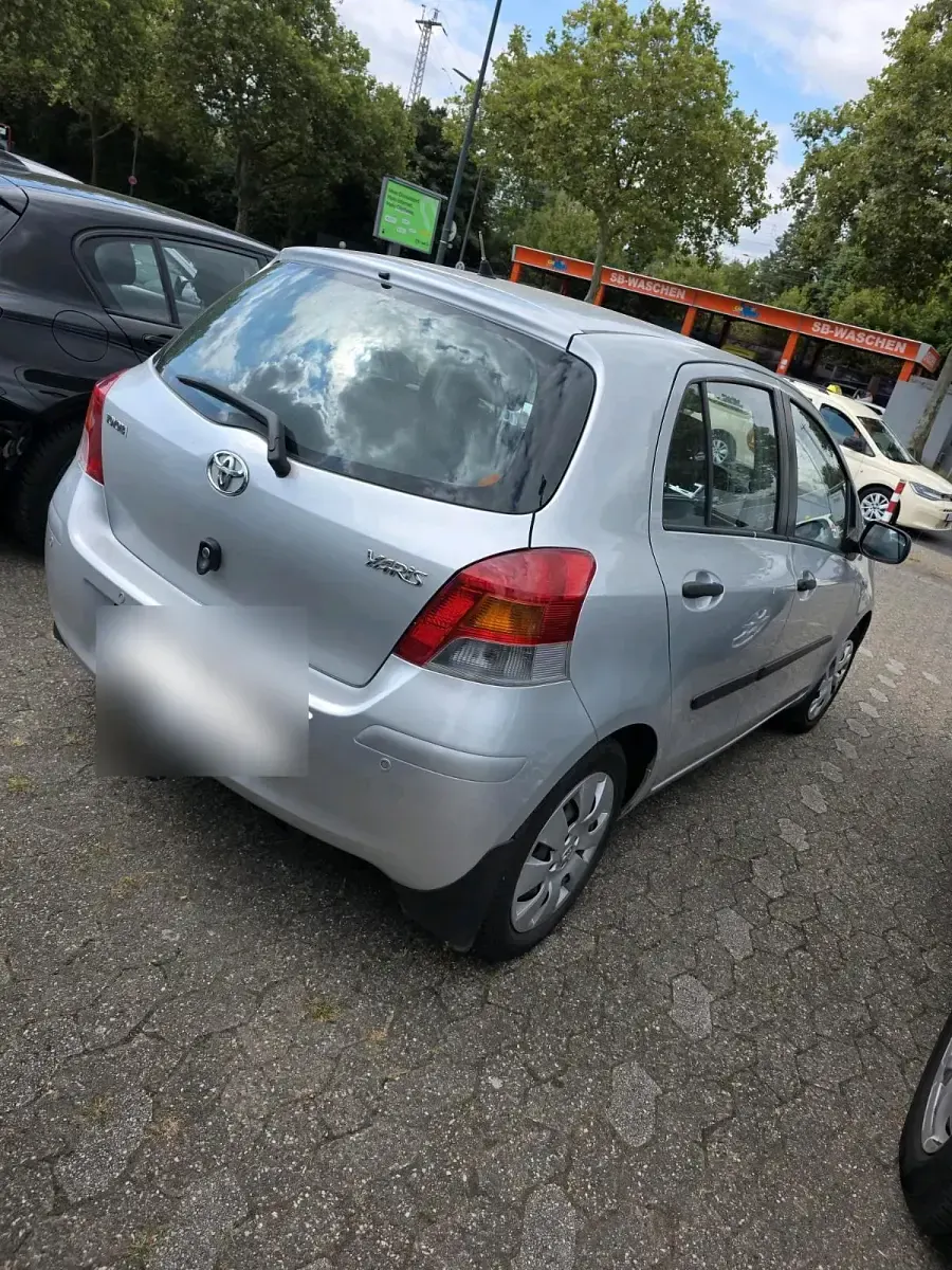 Gebraucht Toyota Yaris Life 101 PS (74 kW) 2010 Silber Kleinwagen