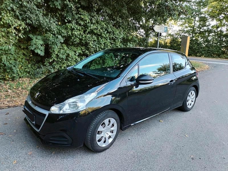 Schwarz Gebraucht 2016 Peugeot 208 Access Kleinwagen | 5.500 € - Bild 1/4