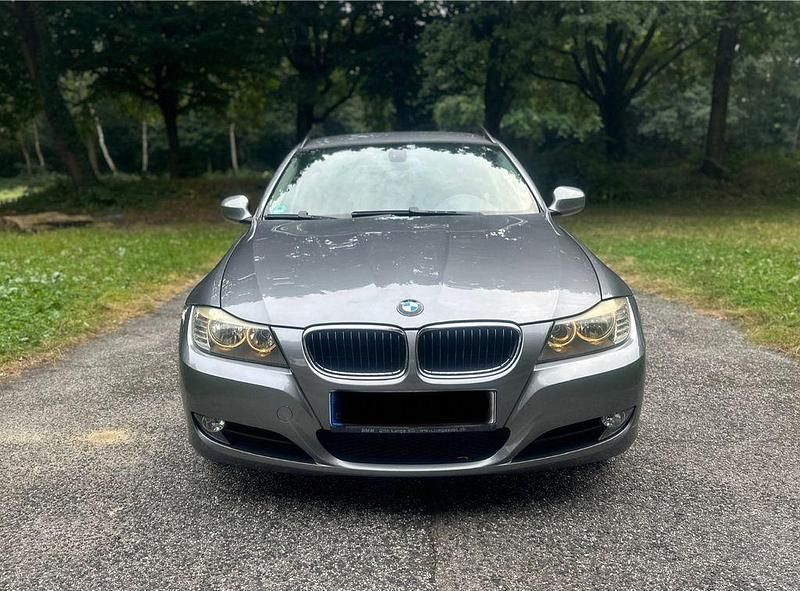 Grau Gebraucht 2008 BMW 318 Kombi | 2.400 € (Superpreis) - Bild 1/4