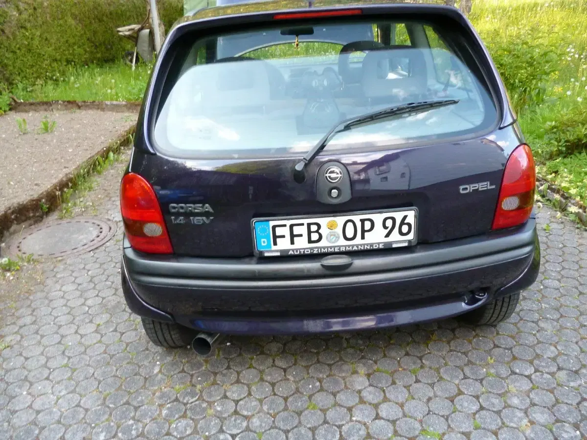 Używany Opel Corsa Edition 90 KM (66 kW) 1996 Niebieski Hatchback