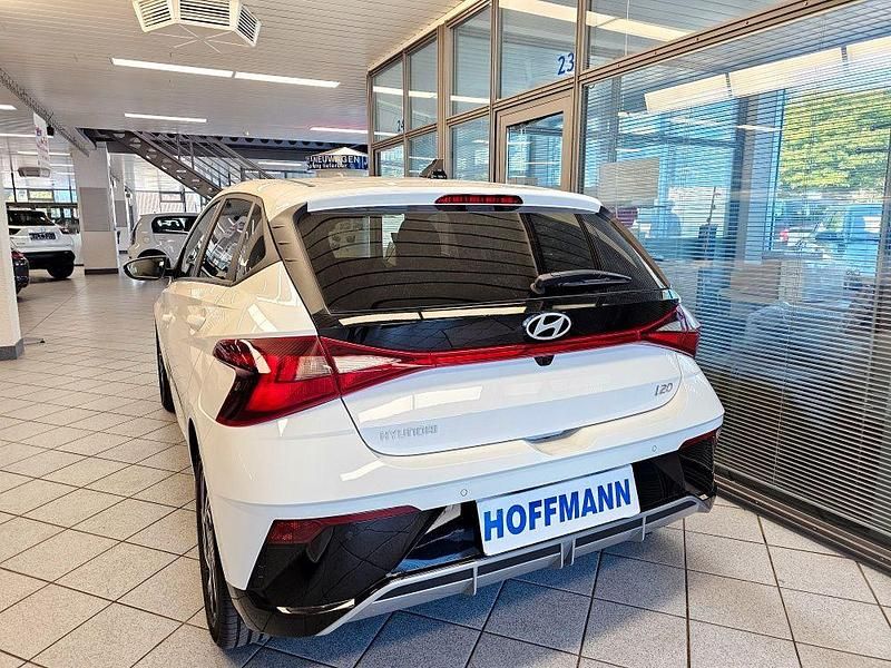 Neu Hyundai i20 Trend 101 PS (74 kW) 2025 Weiß Limousine