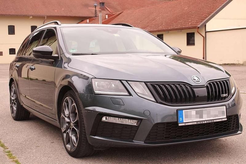 Grau Gebraucht 2019 Skoda Octavia RS Kombi | 19.900 € (Superpreis) - Bild 1/4