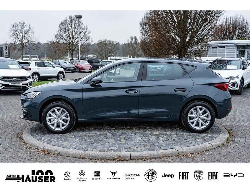 Second-hand Seat Leon 116 CP (85 kW) 2025 Albastru Berlinǎ