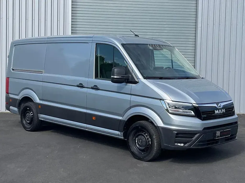 Używany MAN TGE 177 KM (130 kW) 2024 Srebrny Van