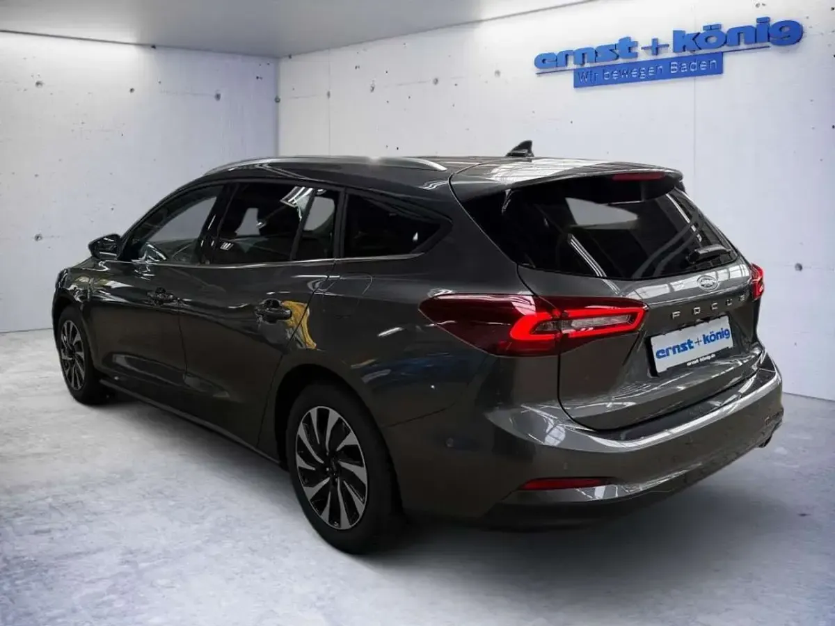 Używany Ford Focus Titanium 125 KM (91 kW) 2024 Szary Sedan/Limuzyna