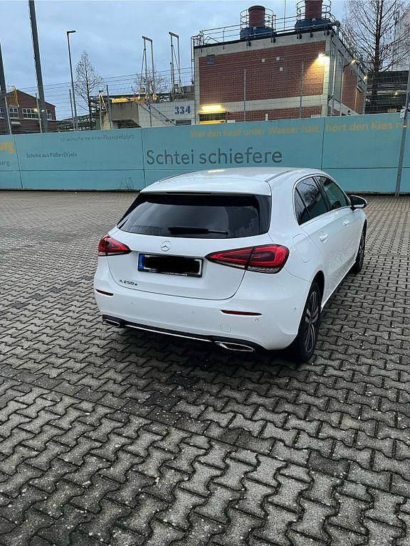 Gebraucht Mercedes A250 Advanced 218 PS (160 kW) 2021 Weiß Limousine