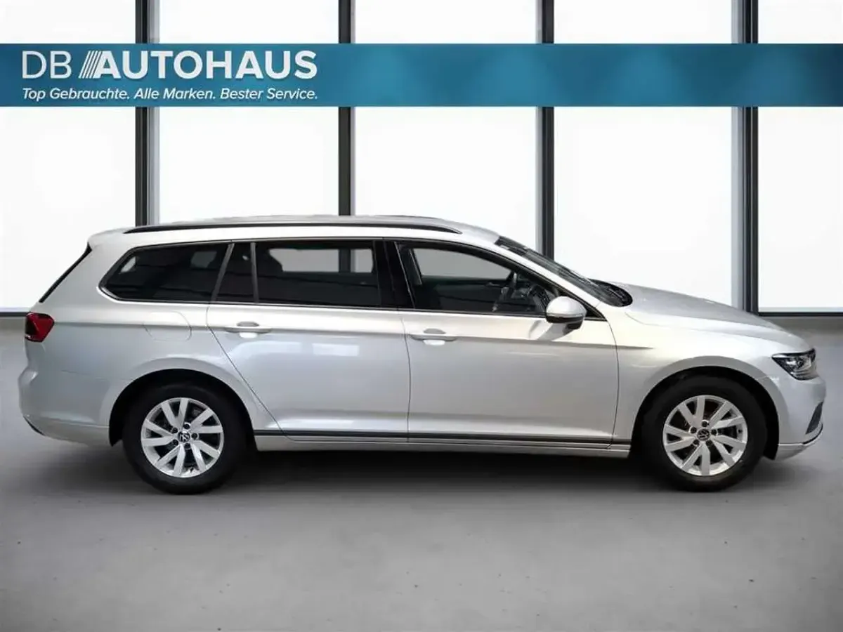 Gebraucht VW Passat 122 PS (89 kW) 2023 Silber Kombi