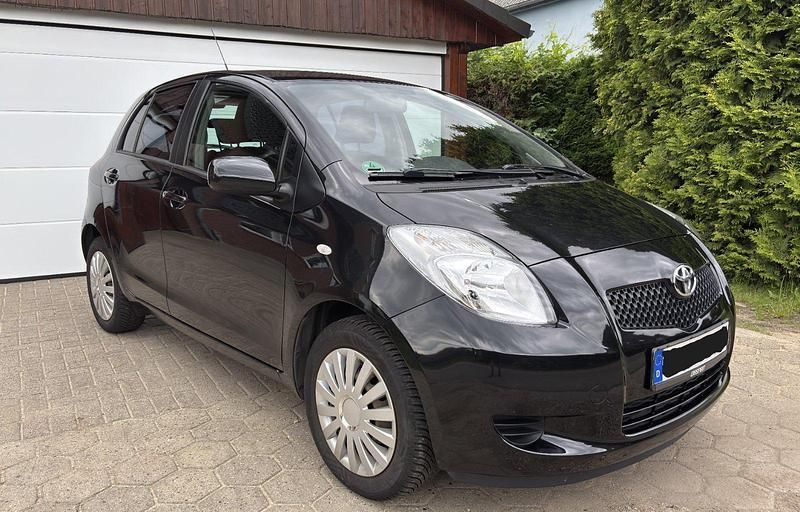 Schwarz Gebraucht 2006 Toyota Yaris Kleinwagen | 3.680 € (Fairer Preis) - Bild 1/4