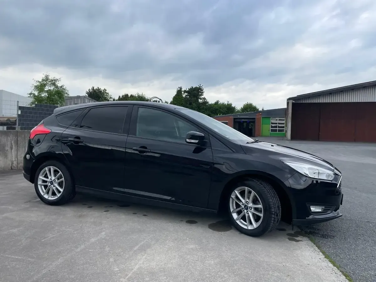 Gebraucht Ford Focus 125 PS (91 kW) 2017 Schwarz Limousine