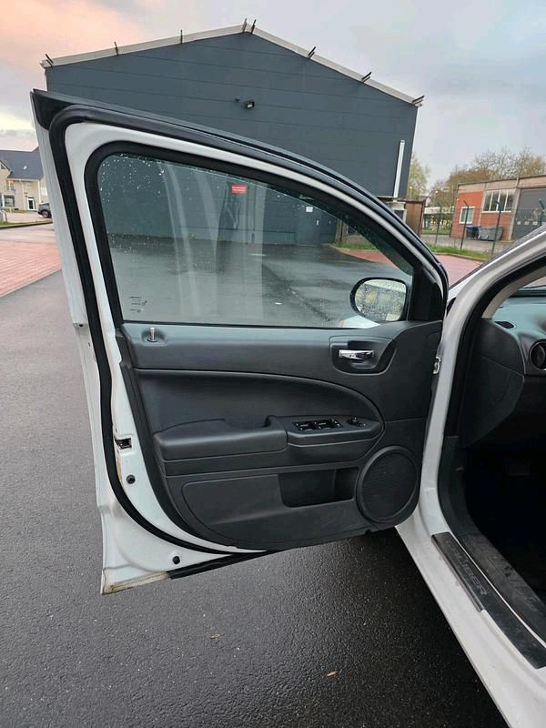 Gebraucht Dodge Caliber 160 PS (117 kW) 2011 Weiß Kleinwagen